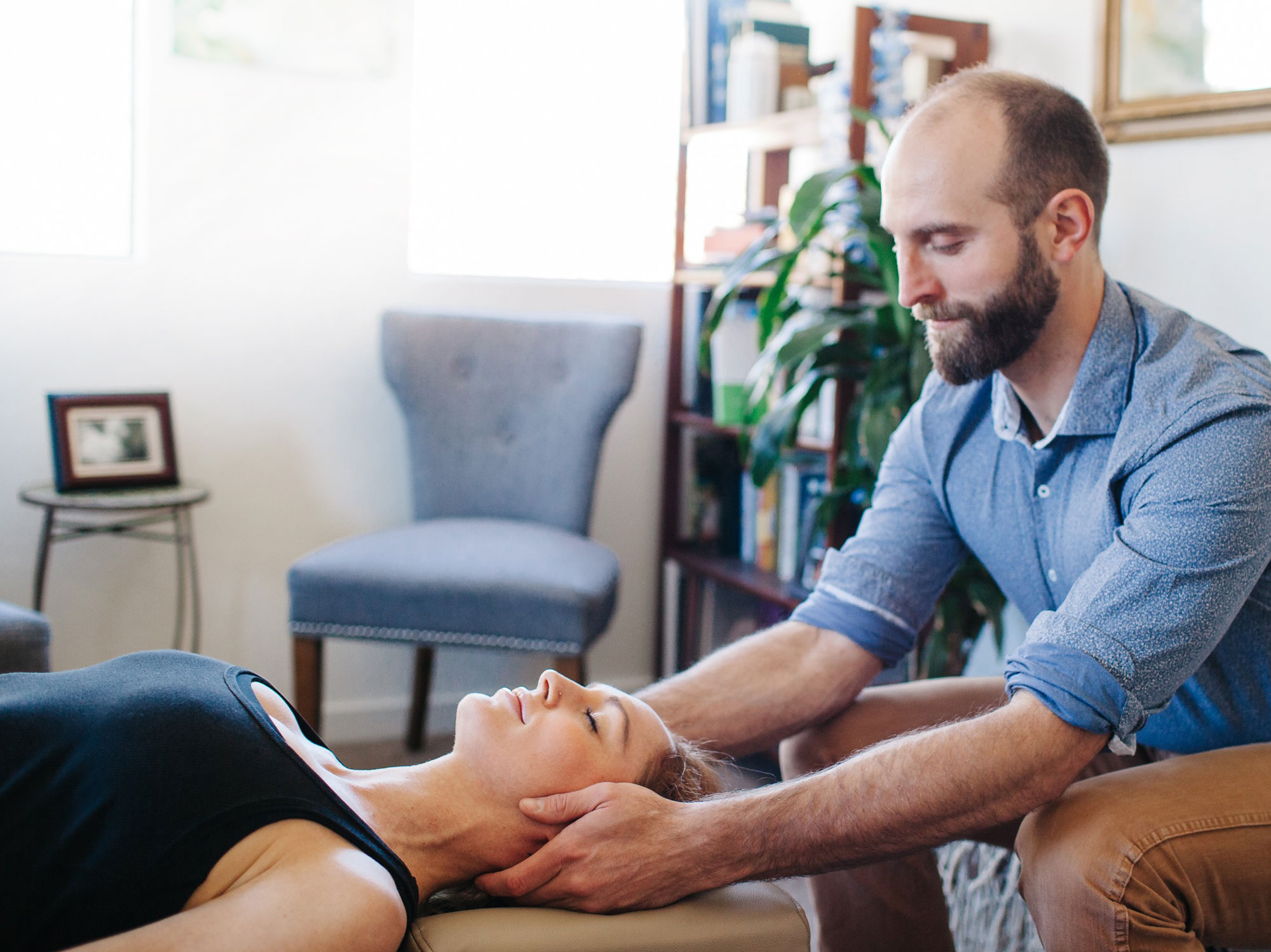 chiropractic adjustment at inner strength img